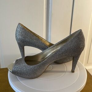 ⚜️Sparkly Bandalino Peep Toe Dress Pumps Size 9M ⚜️